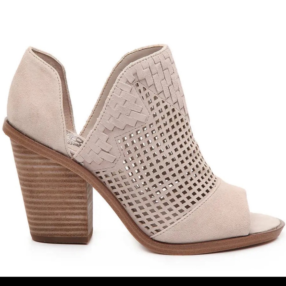 Vince Camuto Fritzey peep tow ankle bootie size 6